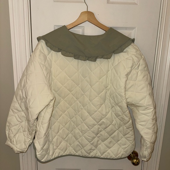 Women's Quilted Jacket with Ruffle Collar - Picture 3 of 3